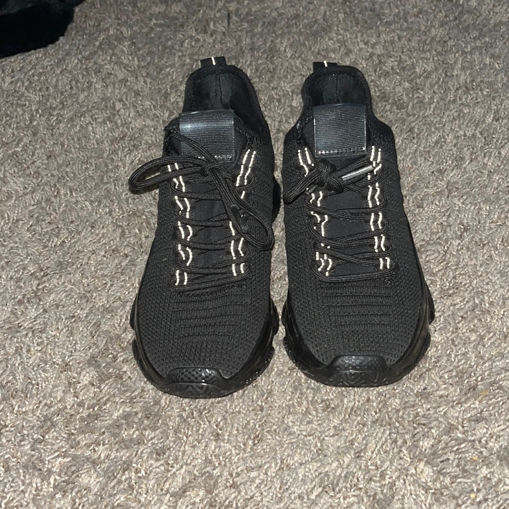 Shoes size 6 wmns